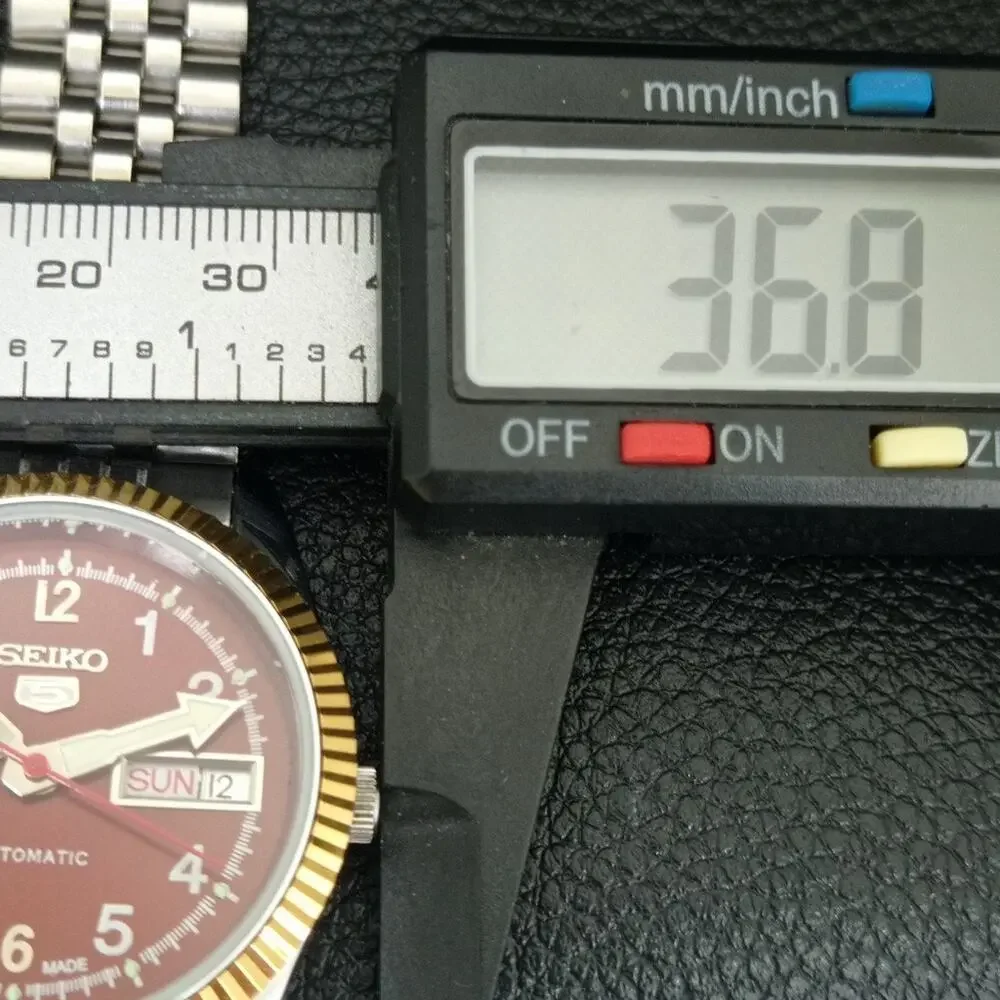 Vintage 1973 Seiko Automatic Mens Silver Watch W/daydate & Red accents